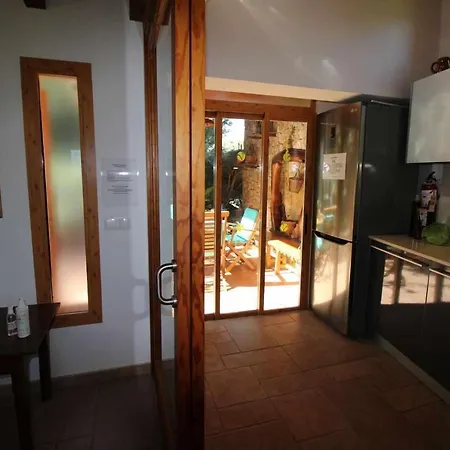 Gato Den Vives Casa 4 Con Piscina